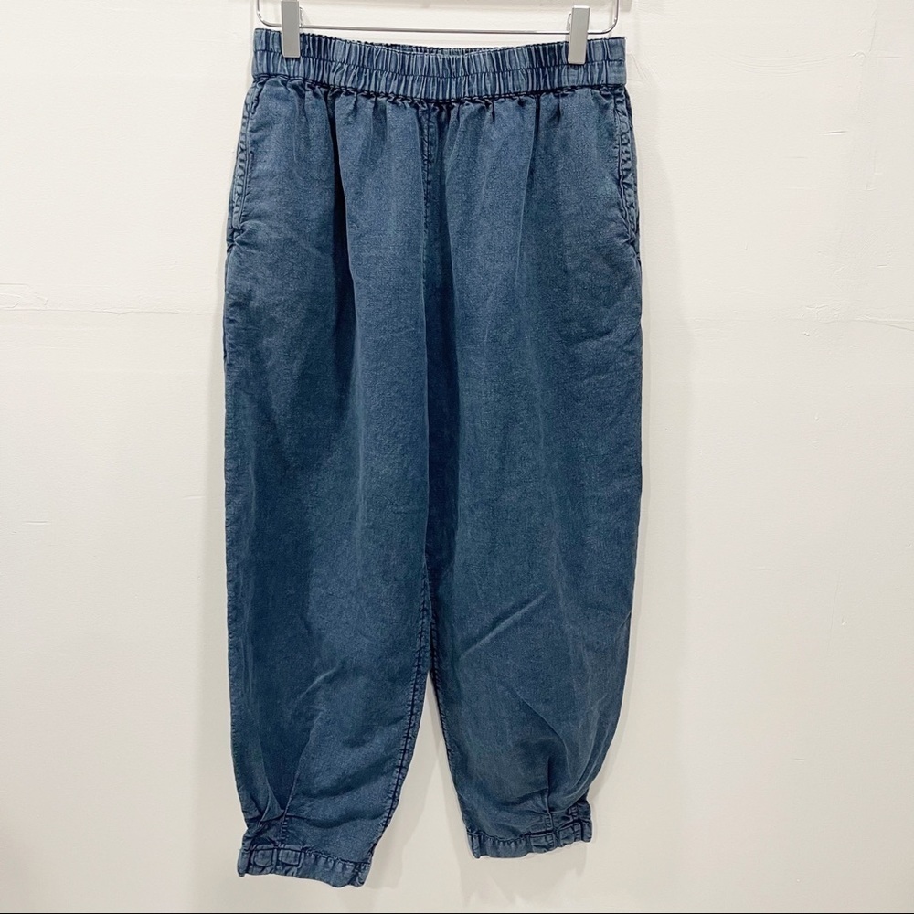 Urban Outfitters Loose Fit Tapered Leg Chambray Denim Pants Medium